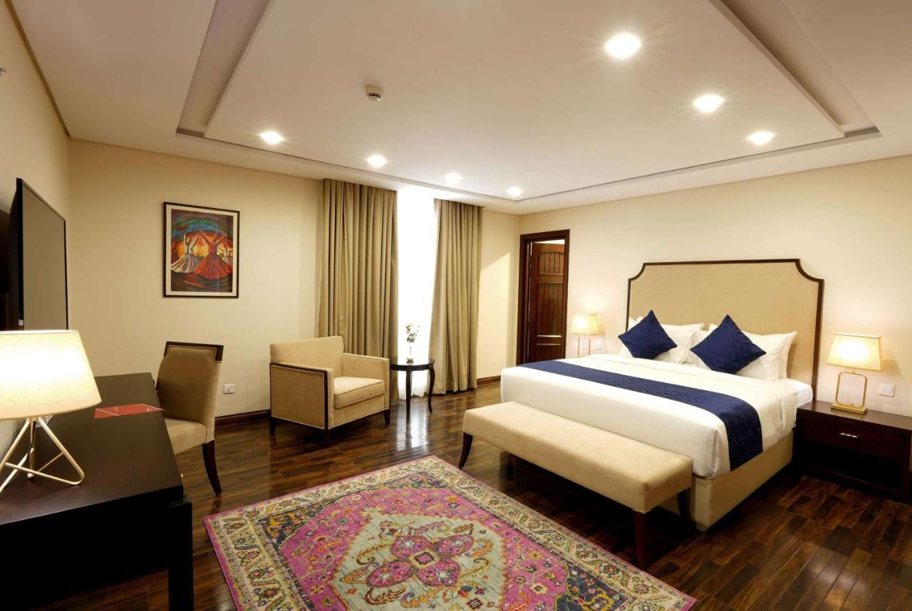 Ramada By Wyndham Lahore Gulberg II Hotel Luaran gambar