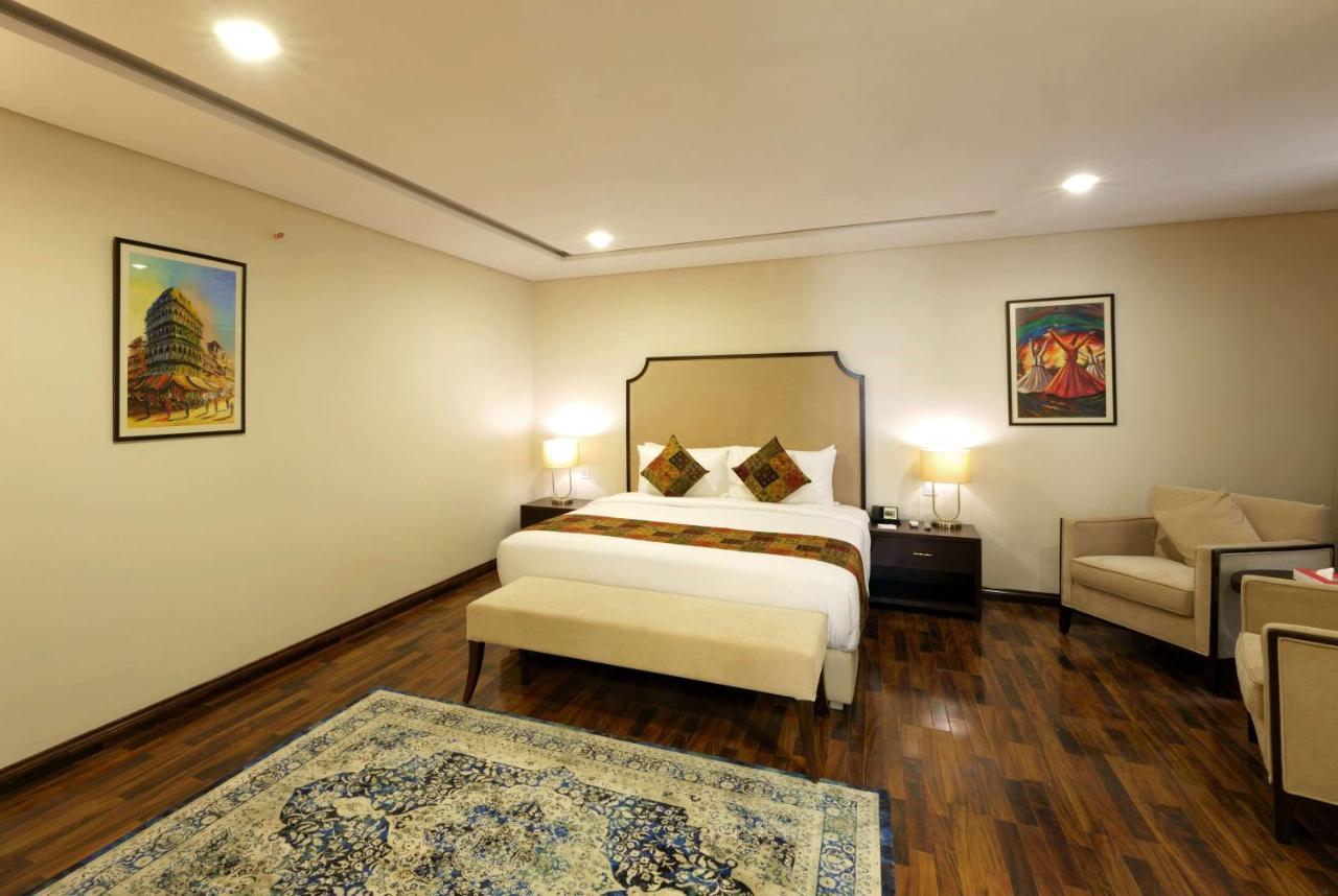 Ramada By Wyndham Lahore Gulberg II Hotel Luaran gambar