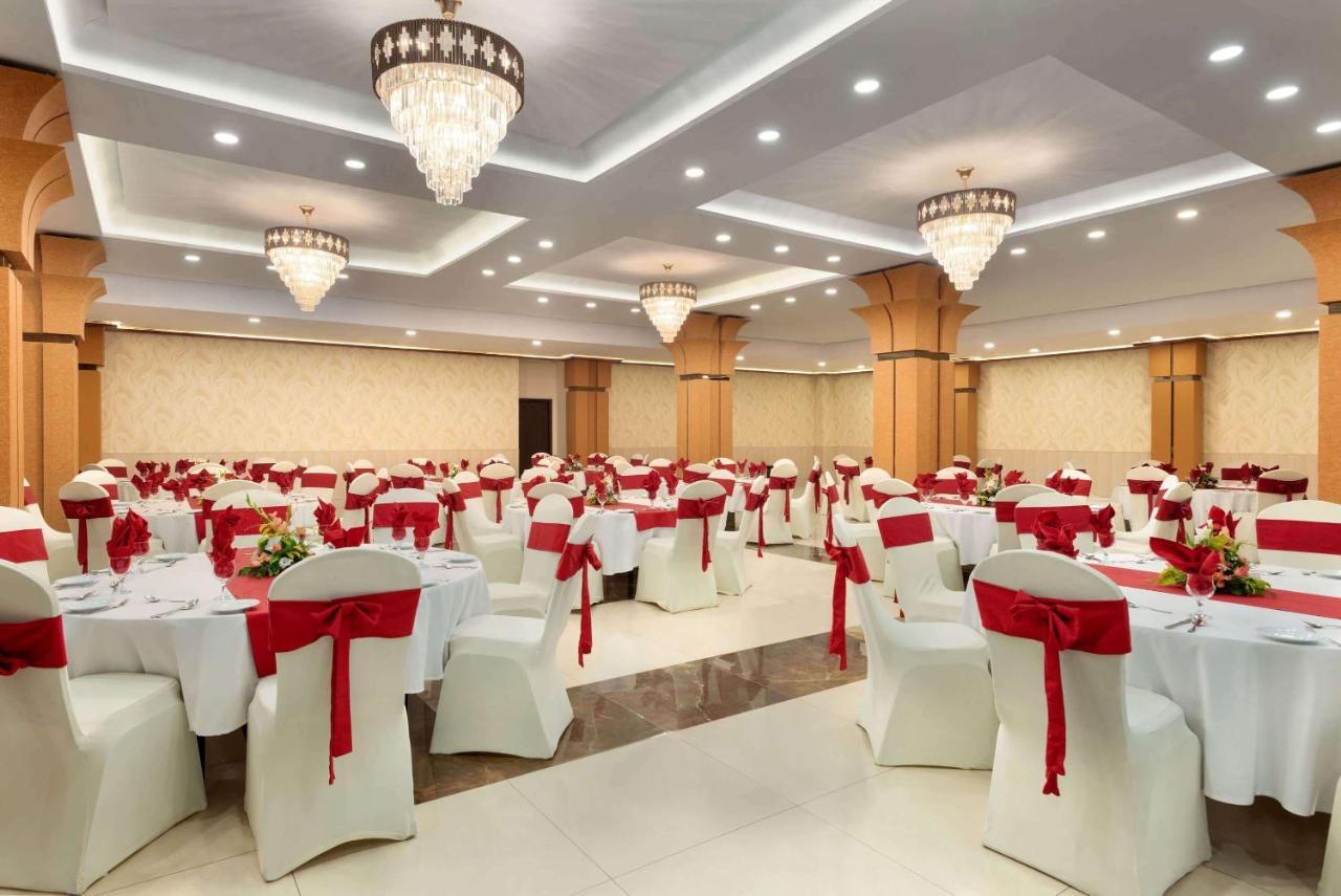 Ramada By Wyndham Lahore Gulberg II Hotel Luaran gambar