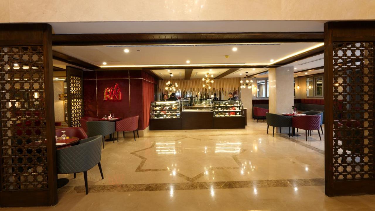 Ramada By Wyndham Lahore Gulberg II Hotel Luaran gambar