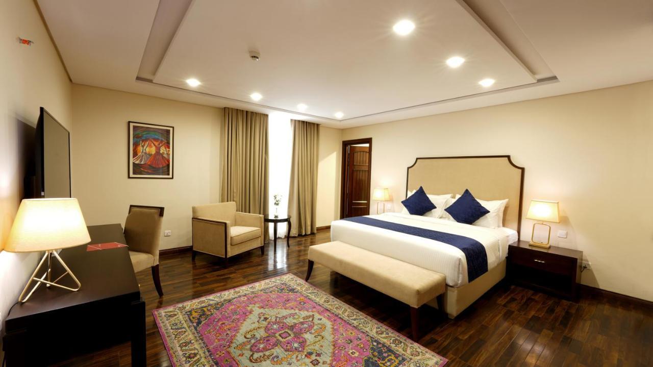 Ramada By Wyndham Lahore Gulberg II Hotel Luaran gambar