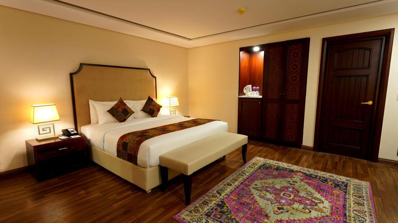 Ramada By Wyndham Lahore Gulberg II Hotel Luaran gambar