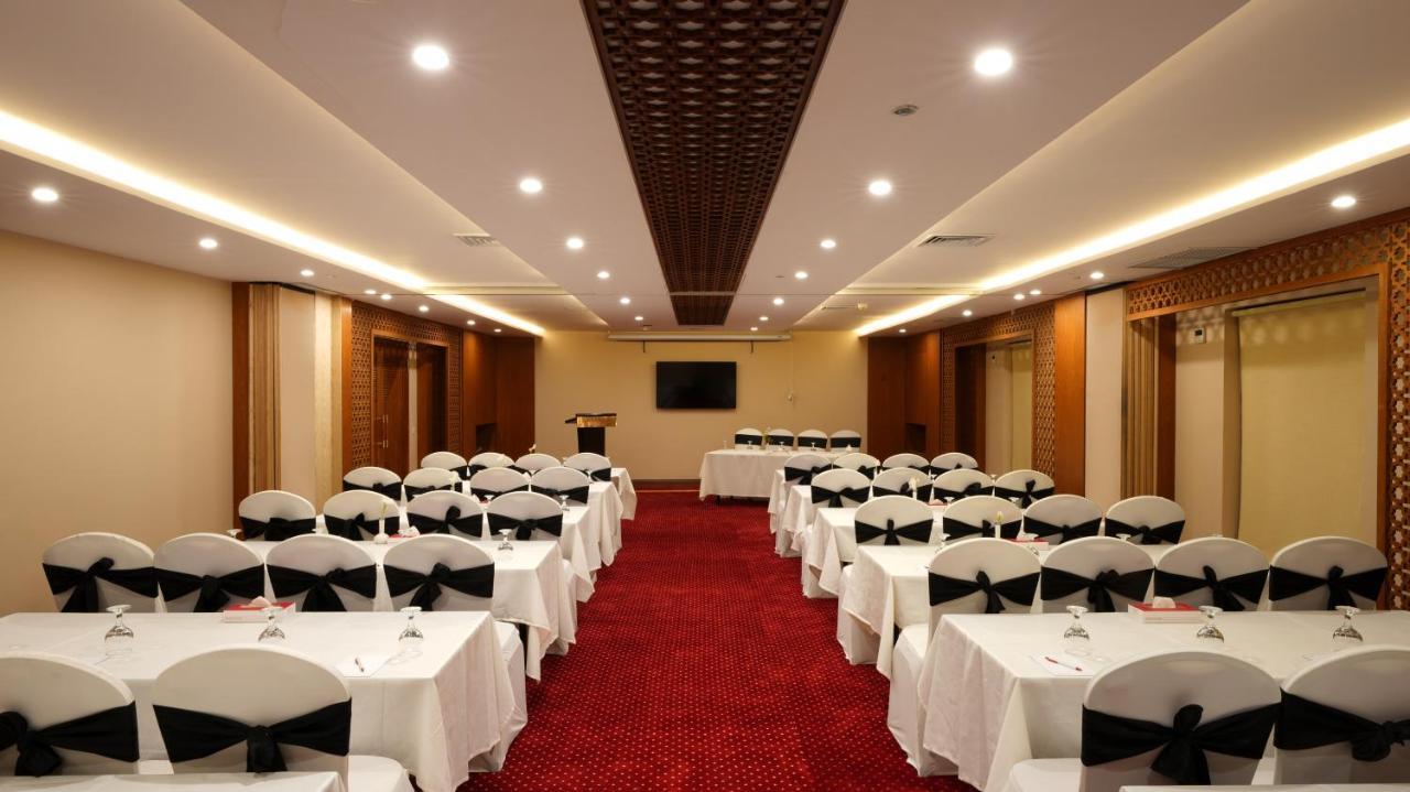 Ramada By Wyndham Lahore Gulberg II Hotel Luaran gambar