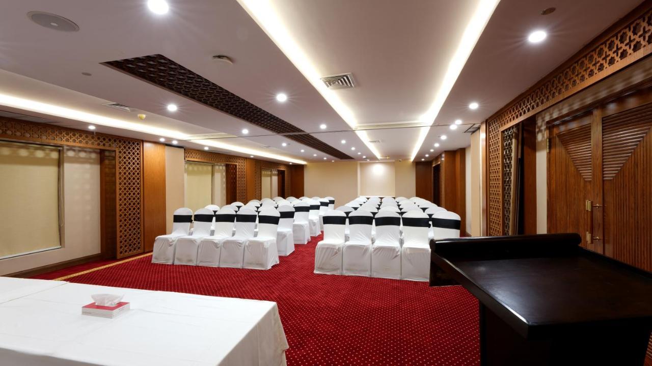 Ramada By Wyndham Lahore Gulberg II Hotel Luaran gambar