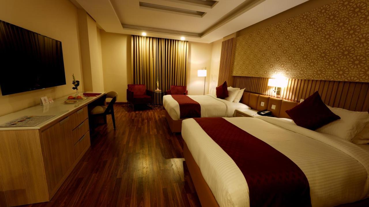 Ramada By Wyndham Lahore Gulberg II Hotel Luaran gambar