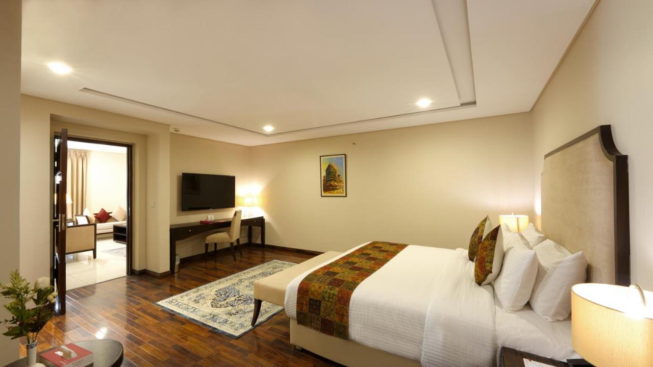 Ramada By Wyndham Lahore Gulberg II Hotel Luaran gambar